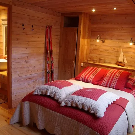 Maison D'hotes L'arnica Bed and breakfast 3*