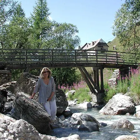 Maison D'hotes L'arnica Bed and breakfast 3*