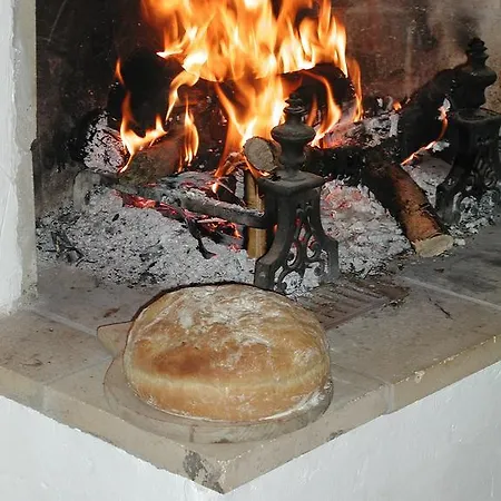 Maison D'hotes L'arnica Bed and breakfast 3*